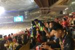 Mang tiếng đối địch, nhưng fan Malaysia và Việt Nam chưa bao giờ gần nhau đến thế!