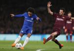 Willian và Fabregas thất vọng khi để Barca cầm hòa