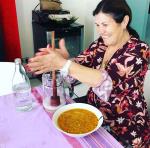 Mẹ Ronaldo gây kinh ngạc vì cách nấu ăn lạ