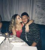 Tiền vệ Chamberlain ví bạn gái ca sĩ như 'món ăn tráng miệng'