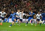 Người Anh cay cú vì để tuột chiến thắng trước Ý