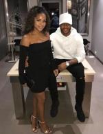 Sao Man City vẫn đưa bạn gái đi mua đồ giá rẻ