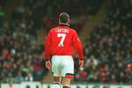Eric Cantona: Là người hùng ngổ ngáo hay là kẻ điên đáng yêu?