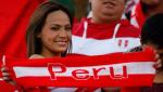 Fan nữ số 1 Peru làm loạn khán đài tại Nga