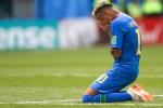 Đồng đội Brazil thanh minh cho thói “mít ướt” của Neymar