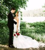 Trung vệ MU tranh thủ cưới vợ trước World Cup 2018