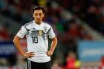 Các huyền thoại Đức tổng sỉ vả Ozil sau cú sốc Mexico