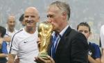 Deschamps: Các học trò của tôi xứng đáng giành bóng vàng hơn Ronaldo, Messi