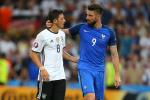 Vô địch thế giới, Giroud nhắn Ozil từ giờ đừng hòng lên mặt với mình