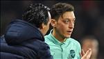 Huyền thoại Arsenal hy vọng Emery cuốn gói trước Ozil