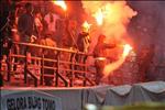 VIDEO: Đội nhà bại trận, CĐV Indonesia điên cuồng đốt pháo, đập phá sân vận động