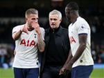 Trước ngày trở lại của Mourinho, Eric Dier cảnh báo MU
