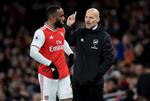 Ljungberg giải thích lý do thường xuyên bỏ rơi Lacazette