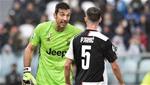 Buffon bị chỉ trích dữ dội sau trận hòa Sassuolo