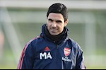 Mới dẫn dắt Arsenal, Mikel Arteta đã gặp chuyện khó xử