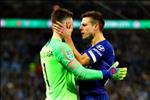 Vụ Kepa từ chối rời sân: Vai trò thủ quân của Azpilicueta đâu rồi?