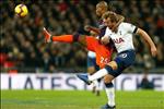 CĐV phẫn nộ với cú đánh nguội của Fernandinho dành cho Harry Kane