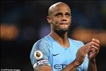 Vừa rời Man City, trung vệ Kompany đã nếm mùi bão tố