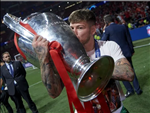 Huyền thoại Liverpool không tin Alberto Moreno tới Barca ở Hè 2019