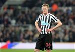 Newcastle giảm giá bán Sean Longstaff cho MU