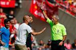 Pep Guardiola trở thành HLV đầu tiên tại NHA phải nhận thẻ vàng