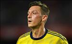 "Mesut Ozil phải cảm thấy xấu hổ khi không được sử dụng"