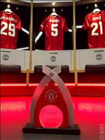 Đòi áo số 7 huyền thoại, thần đồng không lớn của MU nhận lại cả rổ gạch đá