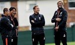 Trợ lý HLV Klopp tố bị Liverpool “bắt cóc” khỏi MU