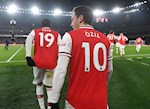 Mesut Ozil phấn khích sau chiến thắng trước MU