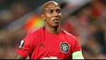 Ashley Young rời MU ngay ở phiên chợ Đông 2020?