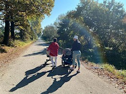 Ronaldo và bạn gái đăng ảnh trái ngược