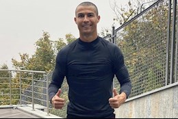 Ronaldo khoe ảnh tóc mới, đăng caption ‘so deep’