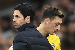 Arteta được ca ngợi vì cách xử trí vụ Ozil
