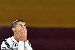 Ronaldo lập cú đúp mừng ngày chiến thắng COVID-19