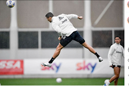 Cristiano Ronaldo tiếp tục gây sốt trước trận đấu với Napoli