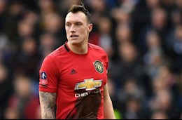 CLB trong mơ có biến, Phil Jones lo không rời được MU