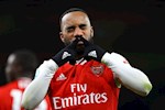 Alexandre Lacazette phản ứng thế nào khi phải ngồi dự bị?