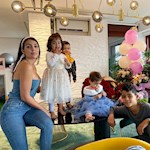 Ronaldo đưa bạn gái gần 2,5 tỷ tiền tiên vặt mỗi tháng