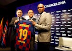 Sang Barca, Braithwaite không dám báo với vợ