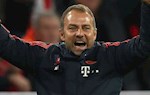 Giám đốc Bayern khéo léo báo tin mừng cho HLV Flick