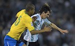 Cựu tuyển thủ Brazil tiết lộ đã dùng bạo lực để chặn Messi