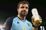 Tiết lộ: Norwich hạ gục Tottenham nhờ 1 chai nước!