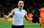 Iniesta: “Thắng chung kết World Cup 2010 giúp tôi khỏi bệnh”