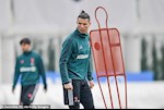 Ronaldo bị hoãn ngày về Italia vì rắc rối máy bay
