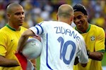 VIDEO: Ngày này năm xưa: Zidane khuấy đảo hàng phòng ngự Brazil bằng đôi chân ma thuật