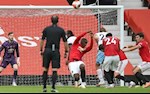 Lý do Pogba chơi bóng chuyền khiến MU chịu penalty?