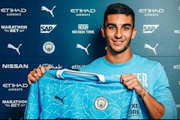 Tân binh Man City sở hữu tốc độ của Sane và khả năng rê dắt của Silva?