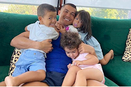 Trước đại chiến, Ronaldo xuất hiện với diện mạo mới