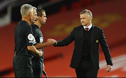 Neville chỉ trích thậm tệ khâu chuyển nhượng của MU