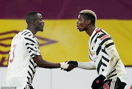 Paul Pogba tái hiện pha ăn mừng của Ryan Giggs cách đây gần 20 năm